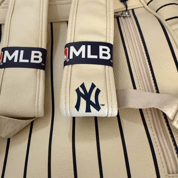 MLB New York Yankees Stripe Backpack - Officially Licensed *NEW in Package* - Picture 8 of 8